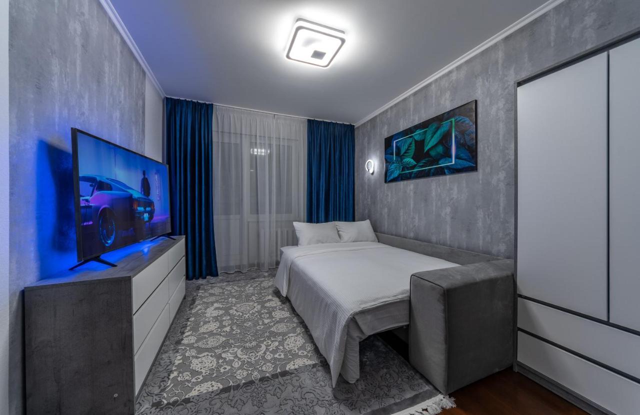 Modern 3 Bedroom Apartment Kyiv Exterior photo