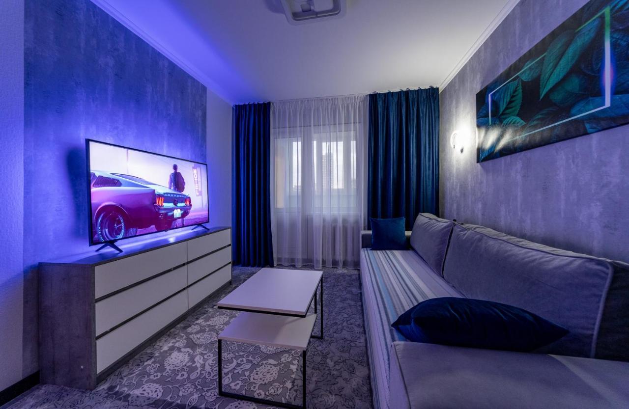 Modern 3 Bedroom Apartment Kyiv Exterior photo