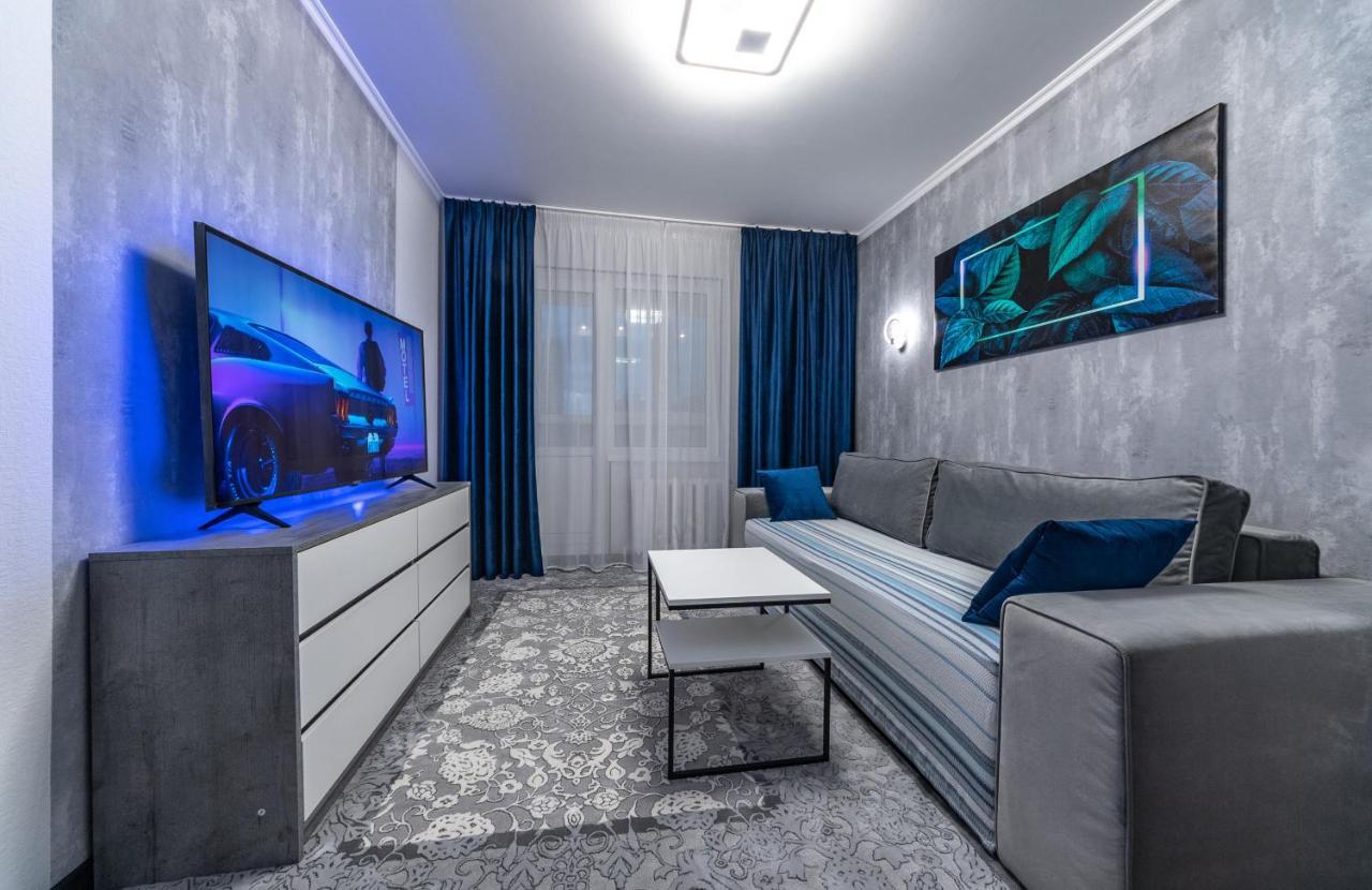 Modern 3 Bedroom Apartment Kyiv Exterior photo